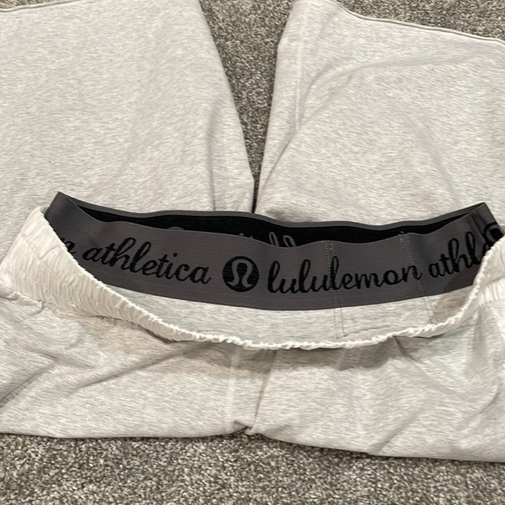 lululemon athletica Light Gray old School Capri’s in mint condition